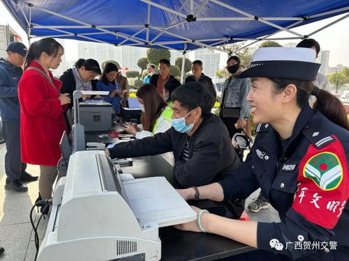 賀州交警以行動詮釋雷鋒精神 護航企業(yè)服務(wù)再升級